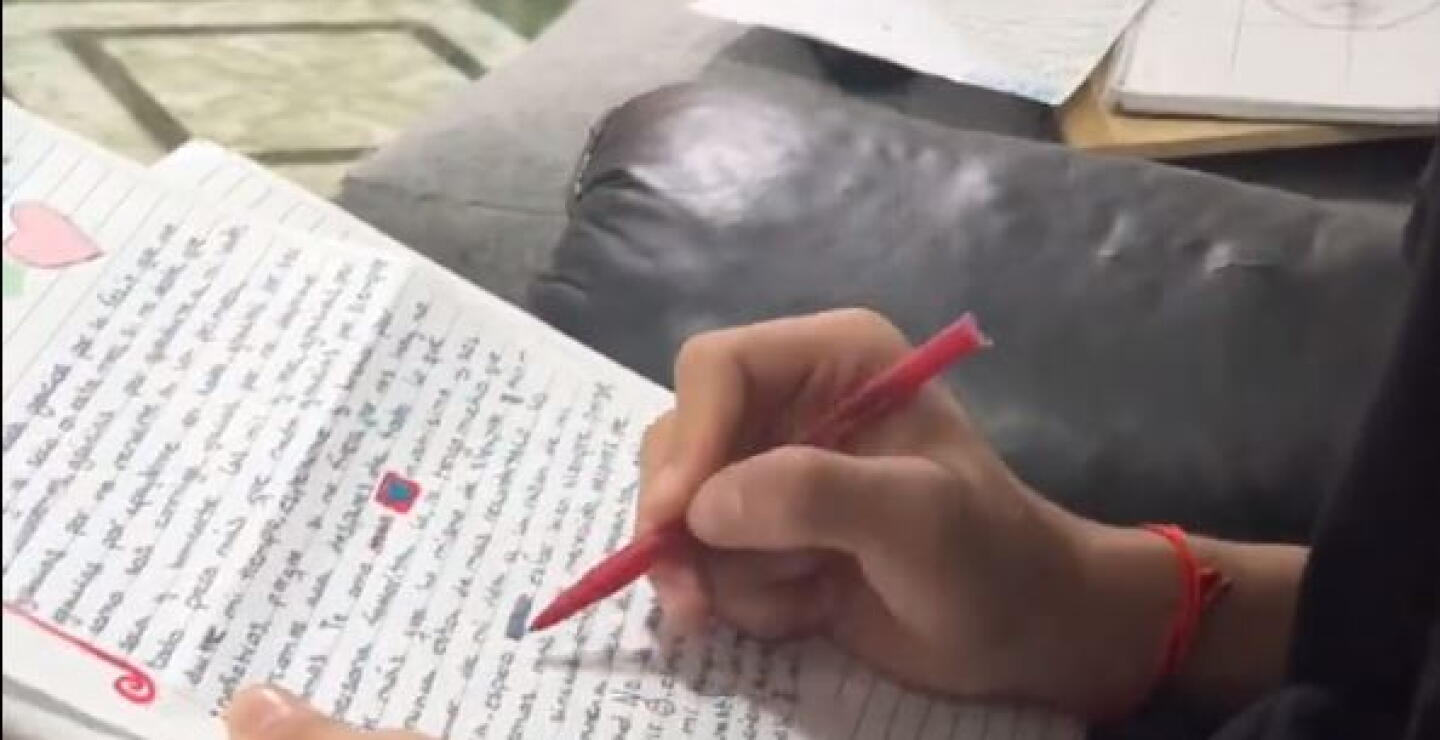 Le escribió romántica carta a su novio y él terminó corrigiendo las faltas de ortografía