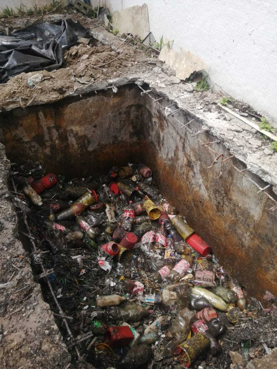 Residuos médicos en zonas verdes del hospital de Quibdó. (4).jpeg