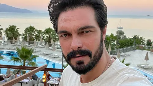 Halil İbrahim no solo es protagonista de Yusuf, sino que también es cantante.
