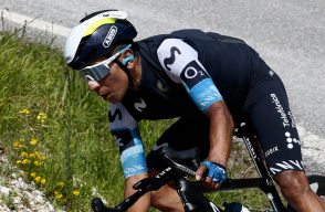 Nairo Quintana (Movistar Team) es gregario de Einer Rubio en el Giro de Italia 2025