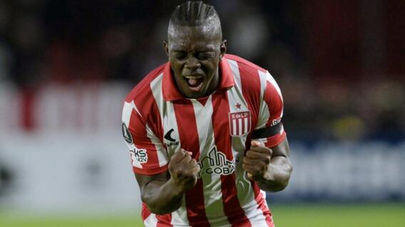 Edwuin Cetré, jugador colombiano que milita en Estudiantes de la Plata. Edwuin Cetré, jugador colombiano que milita en Estudiantes de la Plata.