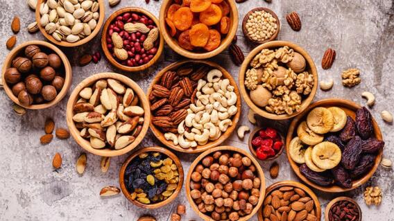 Pistacho, almendras y nueces entre los alimentos que debe consumir diariamente si desea tener el cerebro sano. Pistacho, almendras y nueces entre los alimentos que debe consumir diariamente si desea tener el cerebro sano.