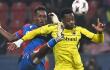Jhon Durán en acción de juego en el partido Viktoria Plzen vs. Fenerbahçe por la Europa League.