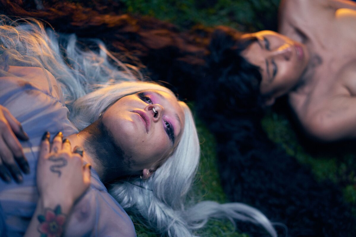 Lucille Dupin en su video musical 'Mujeres' (2020), dirigido y producido por Ernesto Vientos bajo el arte de ISLA Producciones. Fotógrafo Santiago García