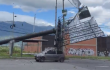 Valla cae sobre un carro en Armenia