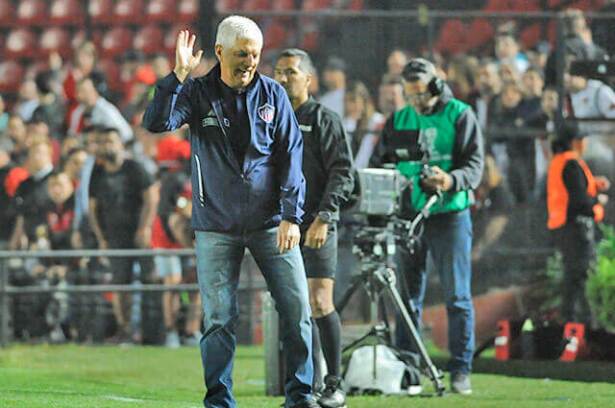 293980_juliocomesana191218afpe.jpg