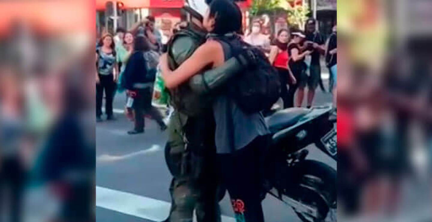 abrazo-chilena-f.jpg