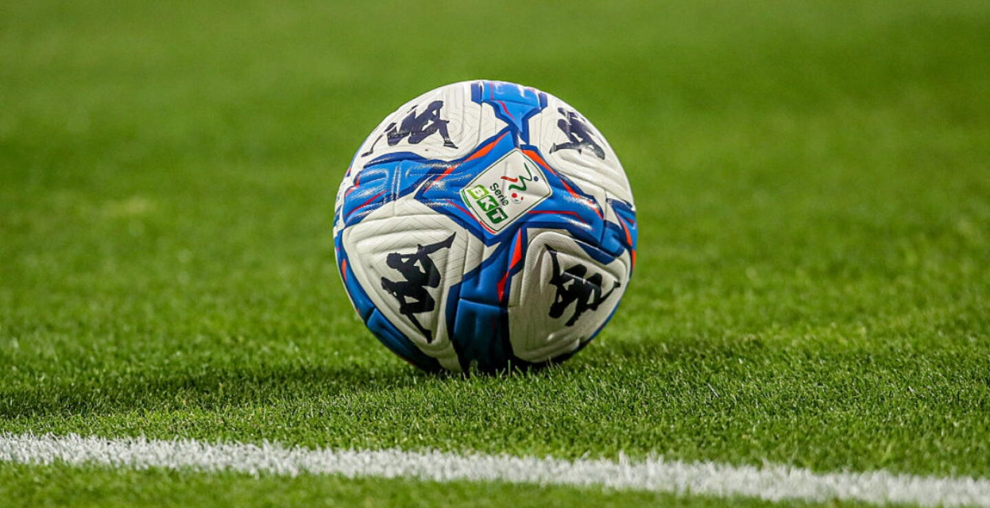 Balón de la Serie B en Italia.