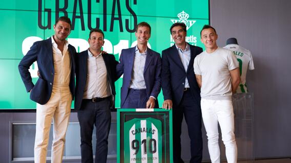 Sergio Canales dice adiós entre lágrimas: "Mi etapa aquí había terminado" Sergio Canales dice adiós entre lágrimas: "Mi etapa aquí había terminado"