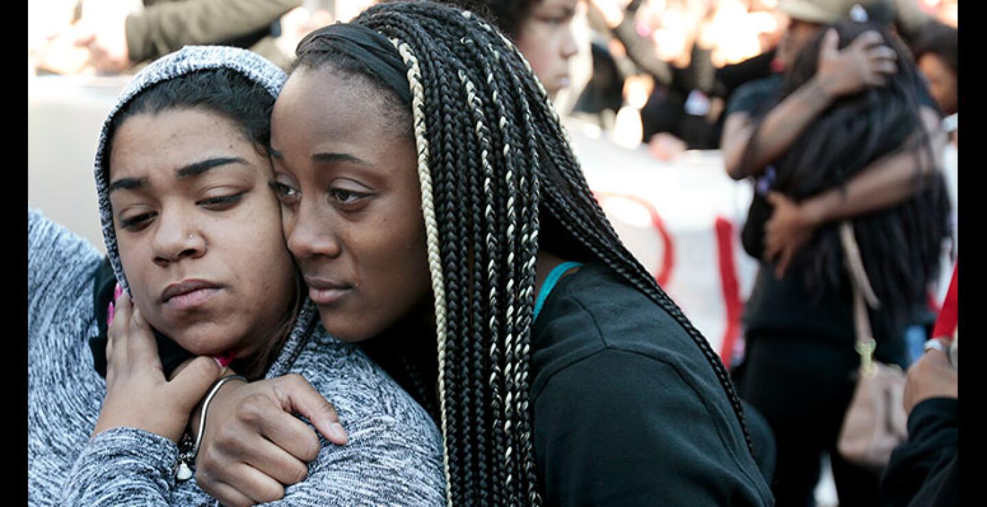 La madre de Robinson, Andrea Irwin, aseguró en declaraciones a la cadena WKOW, filial de CNN, que su hijo era un joven "cariñoso" y dijo sentirse desconcertada por lo sucedido. "Mi hijo nunca ha sido una persona violenta, nunca", as