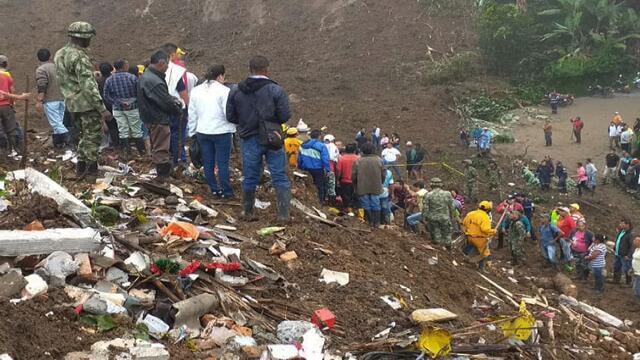 Tragedia por alud que cayó sobre la vía Panamericana, sepultó viviendas y dejó varios muertos