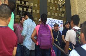 304573_BLU Radio. Proveedores del PAE 2017 se encandenaron a la Gobernación / foto: BLU Radio