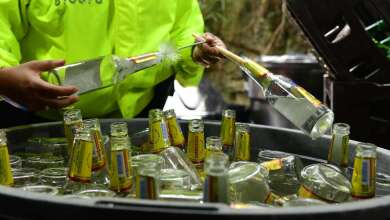 Incautan licor adulterado que iba a venderse en la Feria de las Flores: así cayó red criminal