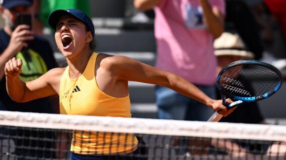 Camila Osorio, tenista colombiana, celebra su victoria en segunda ronda de los Juegos Olímpicos de París 2024 Camila Osorio, tenista colombiana, celebra su victoria en segunda ronda de los Juegos Olímpicos de París 2024