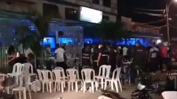 Fiesta de 800 personas en Cali.jpg Fiesta de 800 personas en Cali.jpg