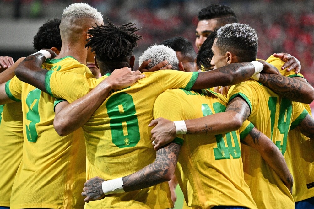 Selección Brasil celebra una de sus anotaciones