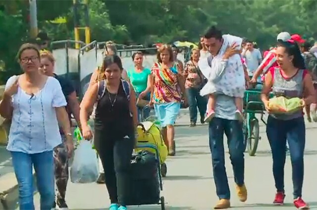 “Maduro, ponte la mano en el corazón”: venezolanos claman que dejen ingresar la ayuda humanitaria