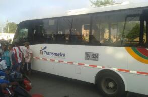 223050_La comunidad auxilió al hombre y a la menor, luego del accidente. Foto: Cortesía