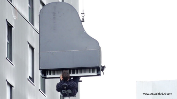 Pianista en grua en Francia Pianista en grua en Francia