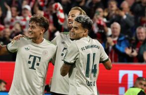 Luis Díaz (14) volvió a tener un buen partido con Bayern Múnich. 