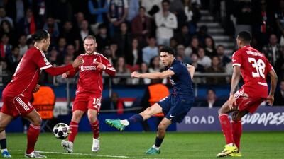 Acción de juego entre PSG y Liverpool, por la ida de los cuartos de final de la Champions League. 