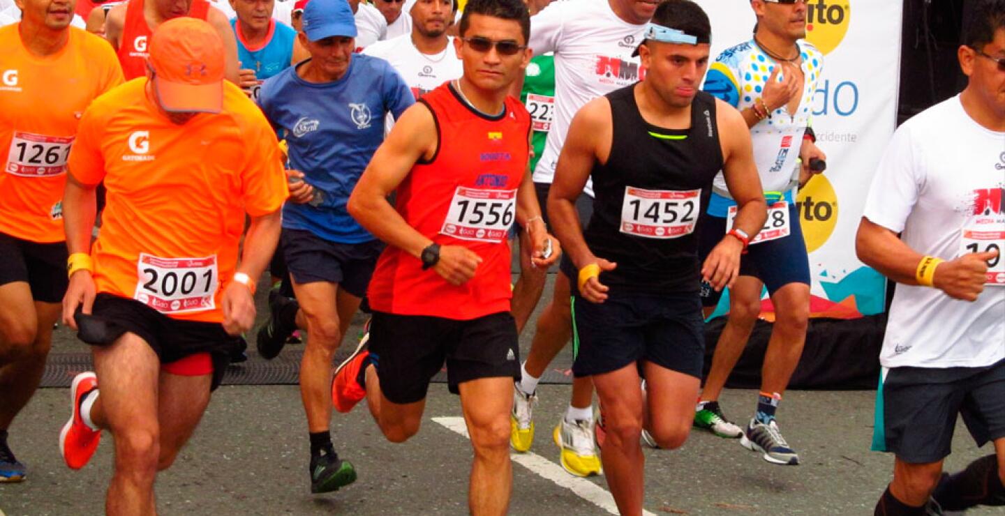 Desde las 7:15 a.m. miles de caleños iniciaron su recorrido en las categorías 10K y 21K, hacia el norte de la capital del Valle del Cauca. Minutos después se dio la largada a los corredores de 5K, acompañados de payasos y zanqueros.