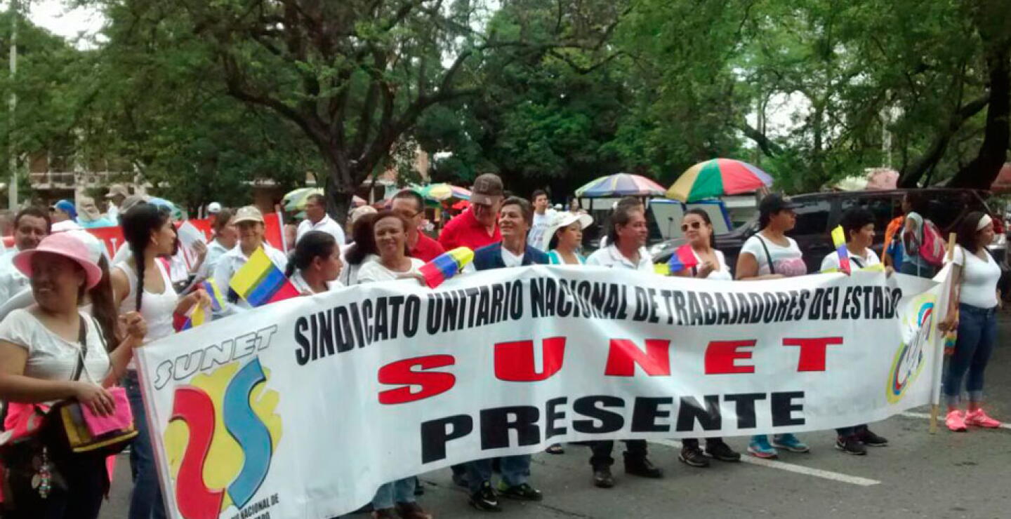 Los manifestantes culminaron su recorrido en la Gobernación del Valle del Cauca, centro de la ciudad, hacia el mediodía. Más de tres mil personas participaron en la movilización.