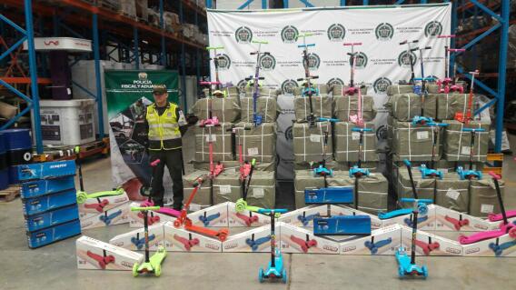 292119_Blu Radio / Incautan 2 contenedores con juguetes avaluados en $41 millones en Cali/ Foto: Cortesía Policía Blu Radio / Incautan 2 contenedores con juguetes avaluados en $41 millones en Cali/ Foto: Cortesía Policía