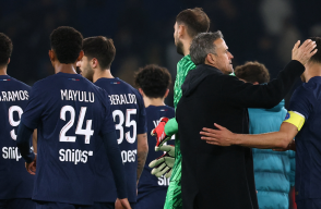 Luis Enrique, director técnico del PSG, junto a sus jugadores, tras un partido de la Ligue 1 Luis Enrique, director técnico del PSG, junto a sus jugadores, tras un partido de la Ligue 1