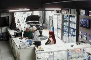 Ladrón se hizo pasar por cliente y robó a víctima en comercio del barrio Santa Isabel