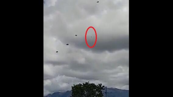 A soldado le falló paracaídas tras saltar de helicóptero en Tolemaida, cayó y sobrevivió de milagro A soldado le falló paracaídas tras saltar de helicóptero en Tolemaida, cayó y sobrevivió de milagro