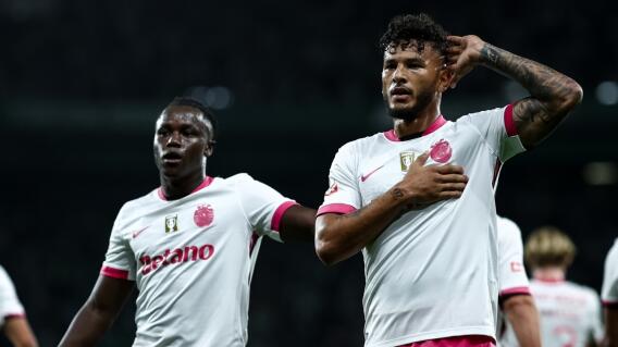 Luis Javier Suárez (derecha), delantero colombiano que milita en el Sporting Lisboa. 