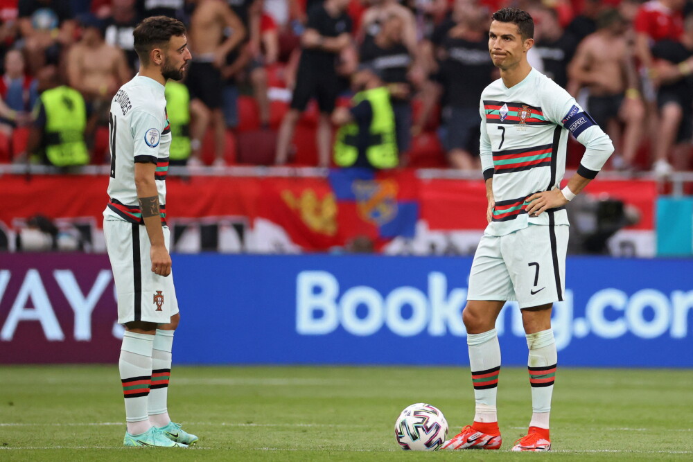 el-fr-o-saludo-de-bruno-fernandes-y-cristiano-ronaldo-en-la-selecci-n