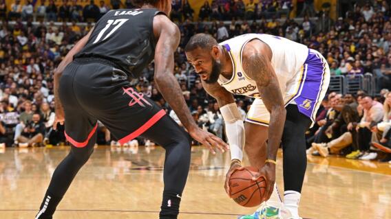 LeBron James, jugador de Los Ángeles Lakers, en acción de juego en la NBA LeBron James, jugador de Los Ángeles Lakers, en acción de juego en la NBA