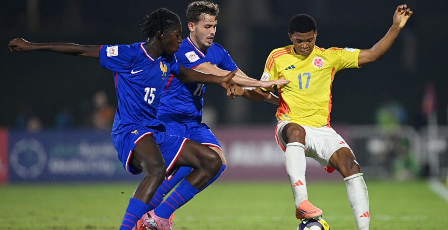 Acción de juego entre Colombia Sub-17 vs. Francia en el Mundial 2025.