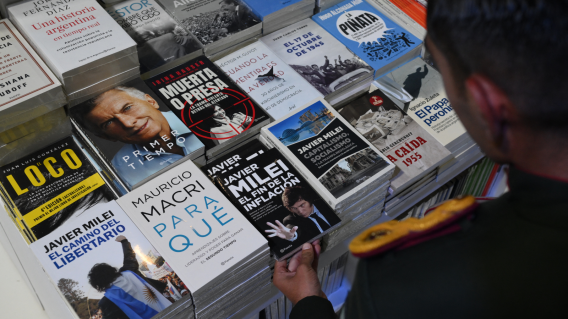 La Feria del Libro de Buenos Aires arranca con vítores a la cultura y abucheos a Milei La Feria del Libro de Buenos Aires arranca con vítores a la cultura y abucheos a Milei
