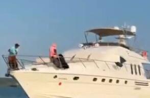 Pareja 'golosa' es pillada en pleno yate