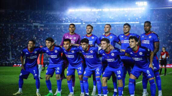 Kevin Mier y Willer Ditta en la formación de Cruz Azul contra América, por la final de ida del fútbol en México. Kevin Mier y Willer Ditta en la formación de Cruz Azul contra América, por la final de ida del fútbol en México.