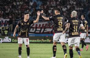 Juan Fernando Quintero en el partido de América contra Junior en Barranquilla. 
