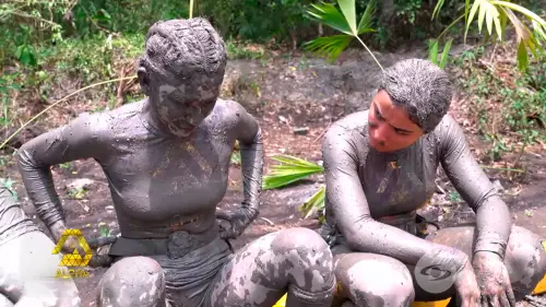 Karen llora luego del Desafío de Sentencia y Hambre.