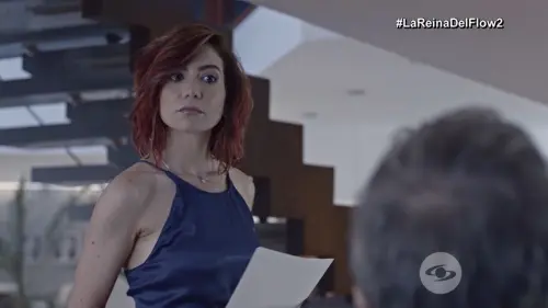 Catalina le da a Mike Rivera información confidencial para conseguir trabajo