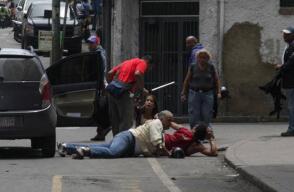 139123_En la foto se ve a la periodista de Vivo Play Andrea Cedeño y su equipo de trabajo.