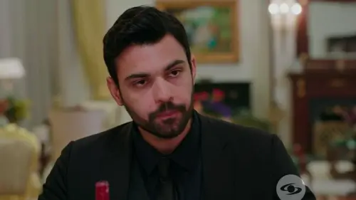 Emre se entera de la historia entre Hicran y Soner.