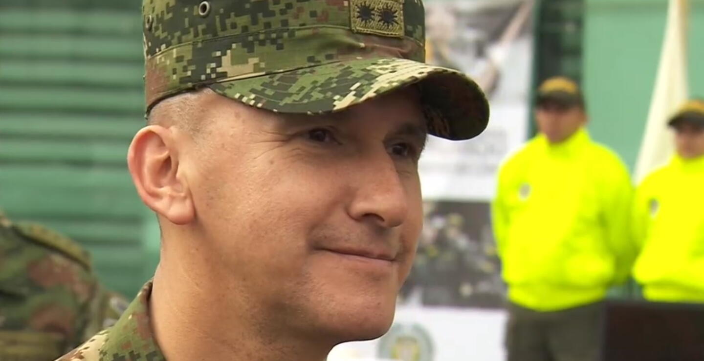 Comandante del Ejército, bajo investigación por ordenar seguimiento a profesor de su esposa 