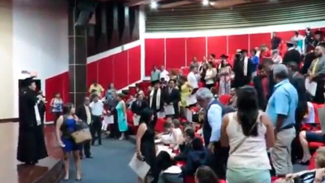 Vestidos y alborotados: 15 estudiantes de la U. del Tolima no se graduaron por falta de diplomas