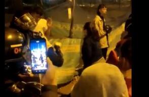 Mujer golpea a su hijo