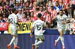 Kylian Mbappé (10) celebra el tanto que le marcó al Atlético de Madrid. 