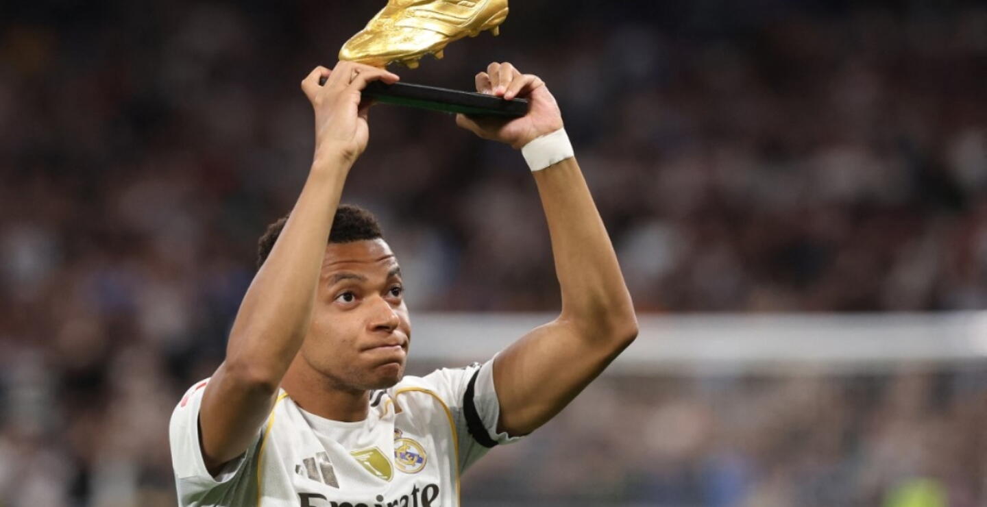 Kylian Mbappé ofreció su Bota de Oro a los hinchas del Real Madrid en el Santiago Bernabéu. 