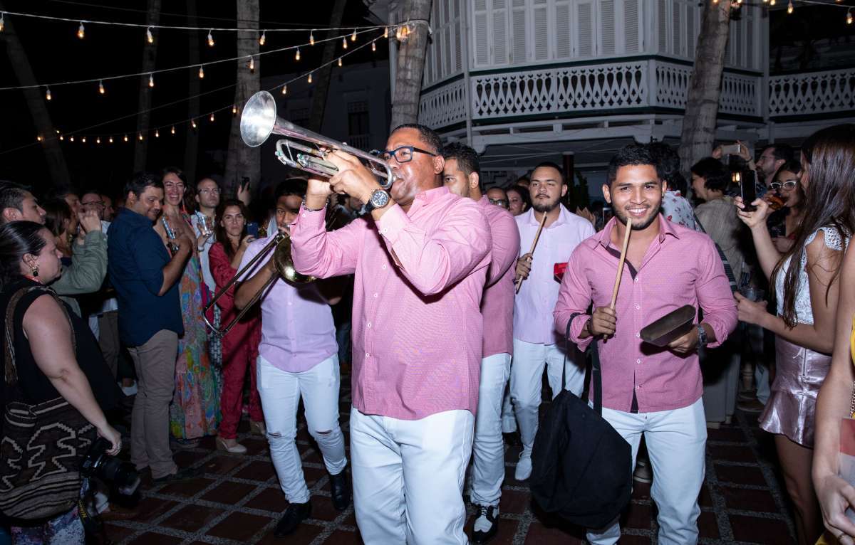 639336_monos-fiesta-2-orquesta.jpg