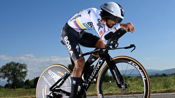 Daniel Felipe Martínez (Bora Hansgrohe), ciclista colombiano en medio de la contrarreloj del Giro de Italia 2024 Daniel Felipe Martínez (Bora Hansgrohe), ciclista colombiano en medio de la contrarreloj del Giro de Italia 2024